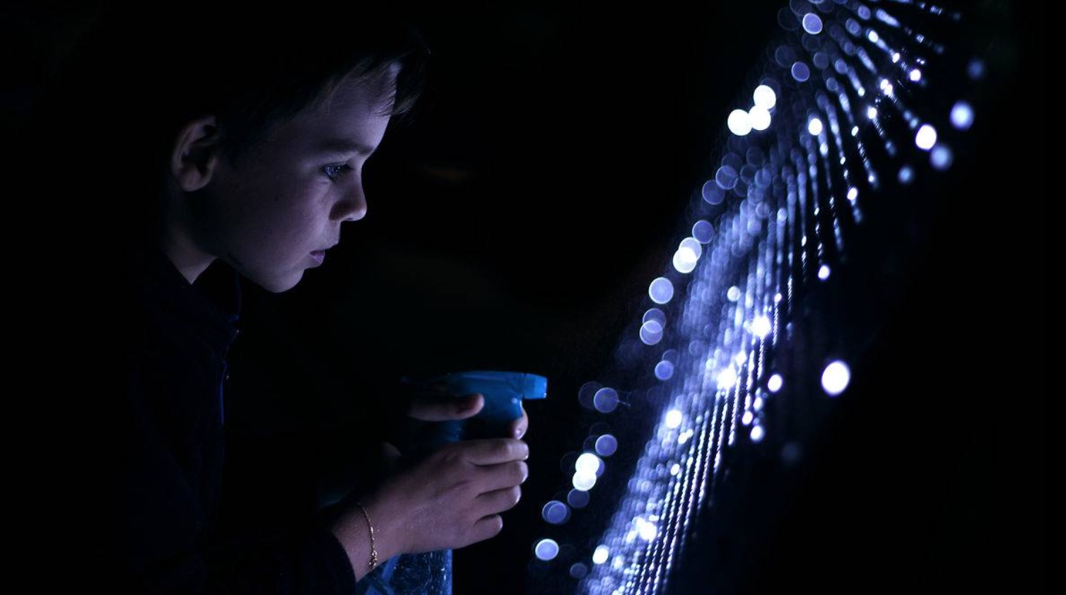 Water Light Graffiti by Antonin Fourneau - W.I.R.E.